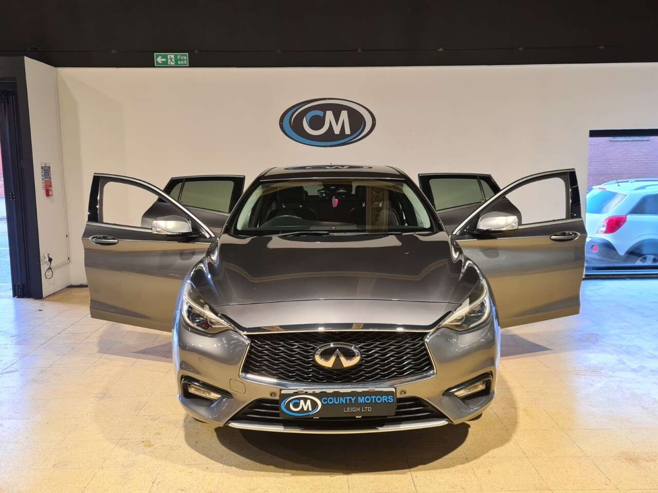 2017 INFINITI Q30 2017 INFINITI Q30