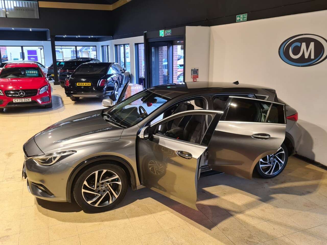 2017 INFINITI Q30 2017 INFINITI Q30