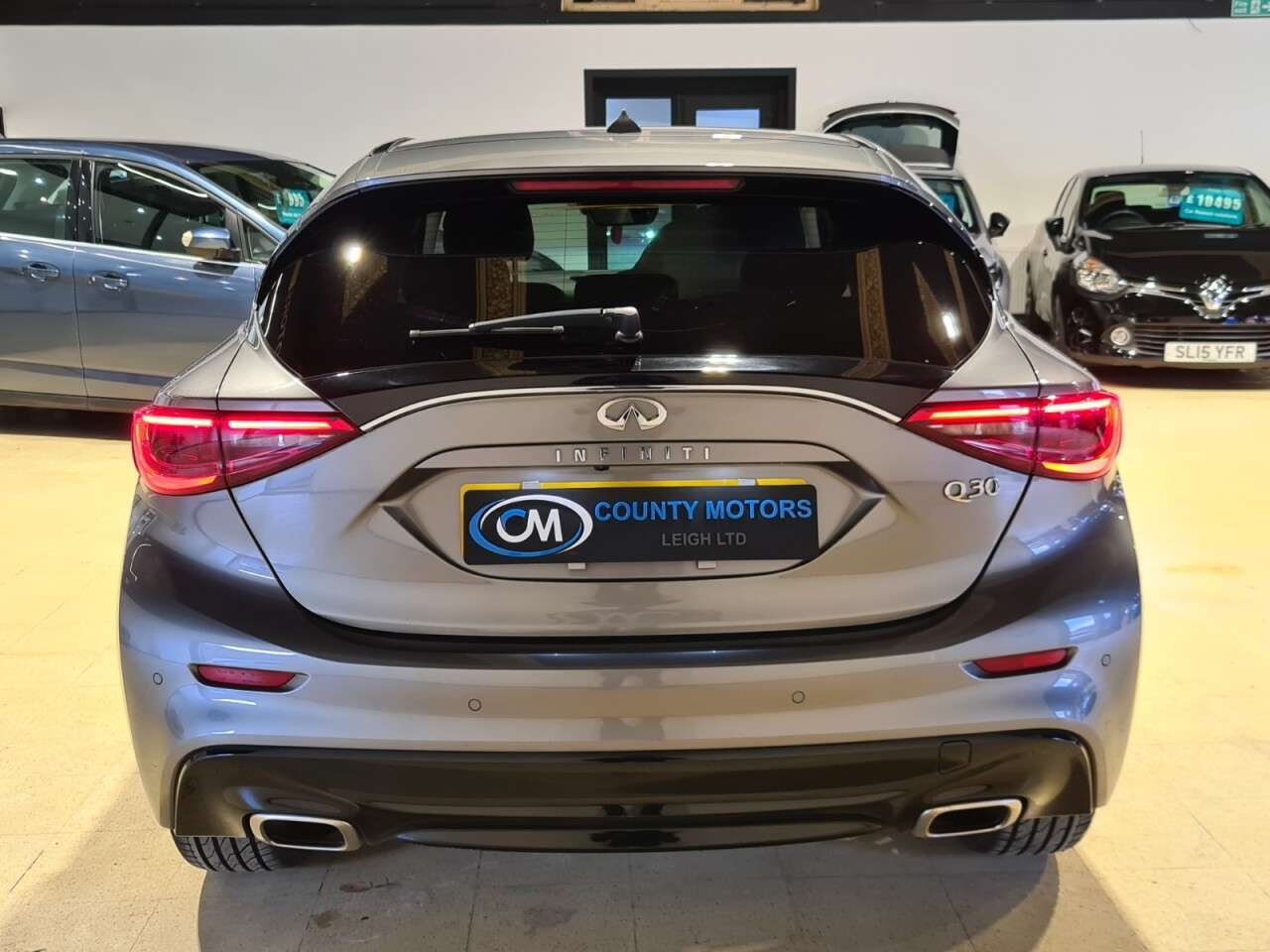 2017 INFINITI Q30 2017 INFINITI Q30