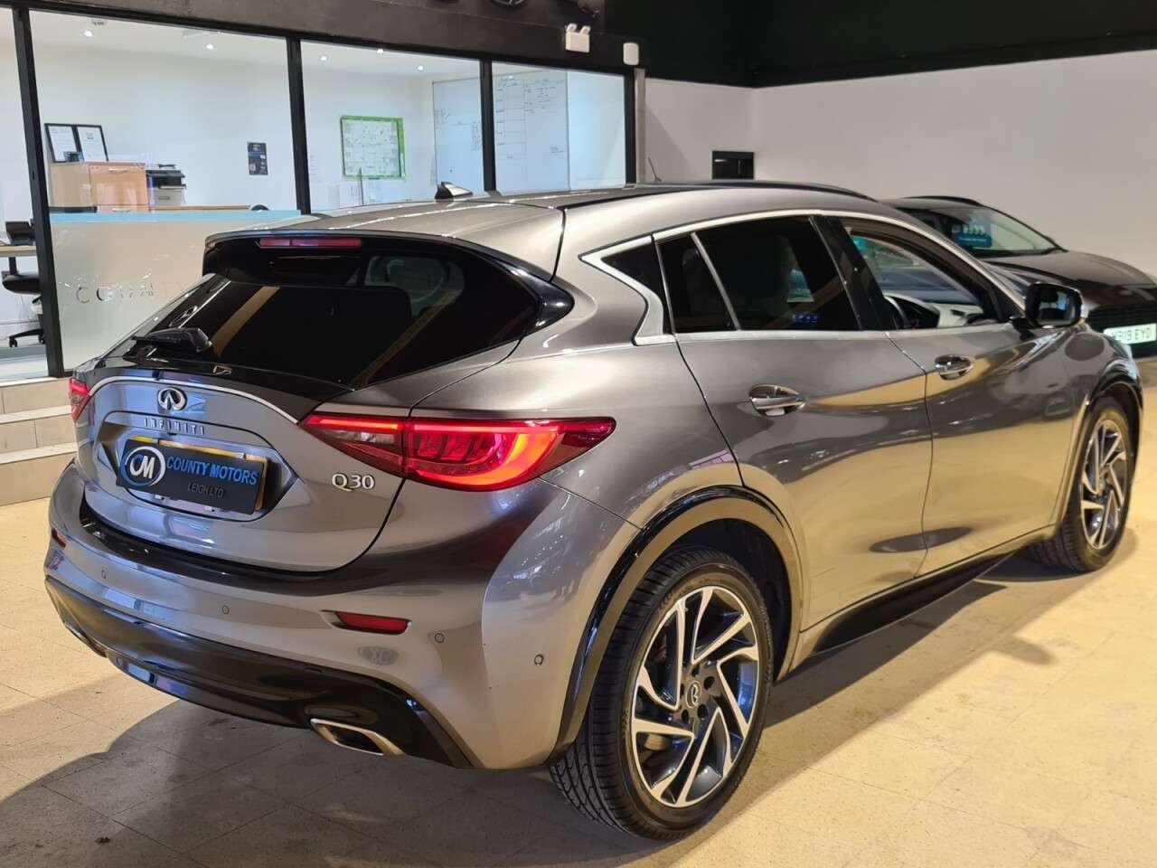 2017 INFINITI Q30 2017 INFINITI Q30