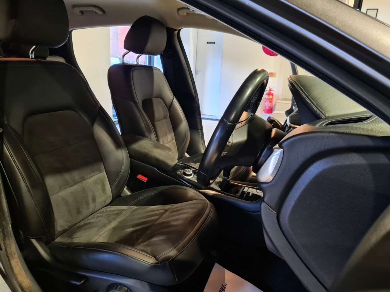 2017 INFINITI Q30 2017 INFINITI Q30