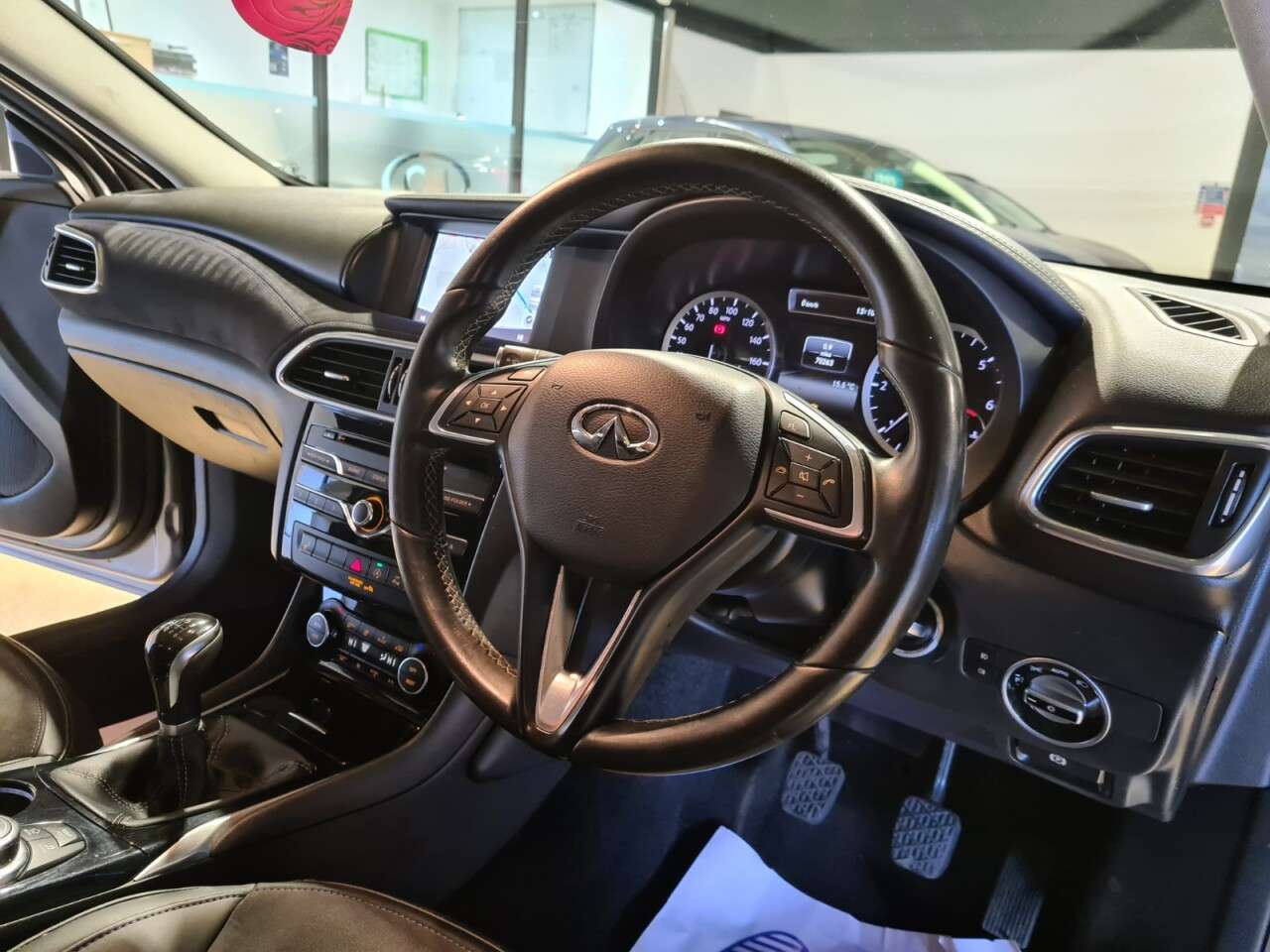 2017 INFINITI Q30 2017 INFINITI Q30