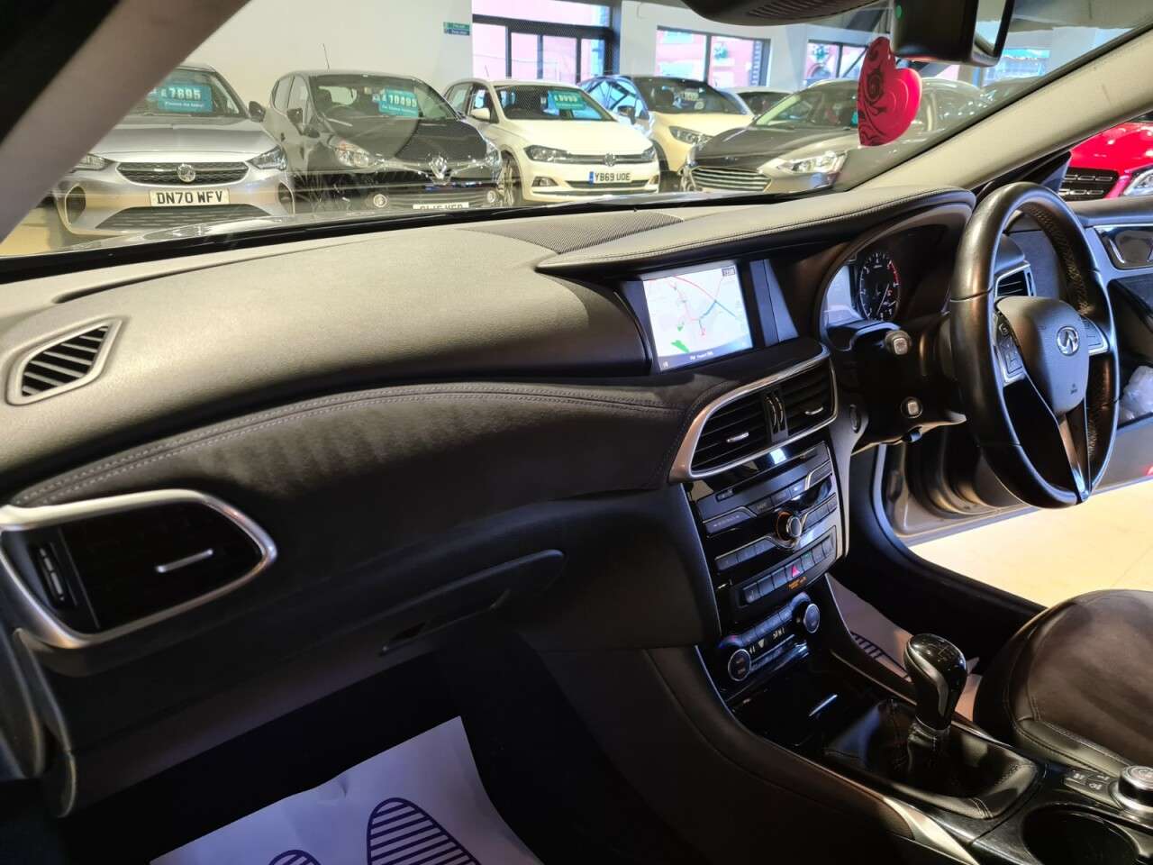 2017 INFINITI Q30 2017 INFINITI Q30