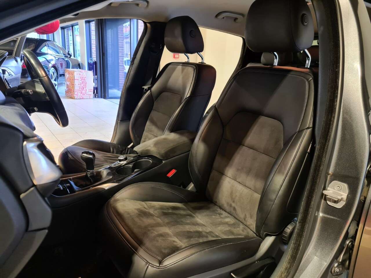 2017 INFINITI Q30 2017 INFINITI Q30