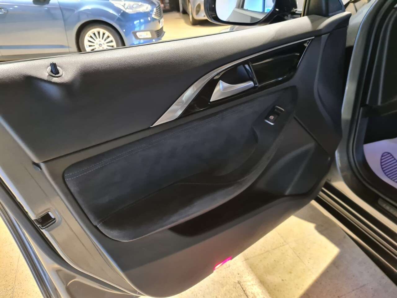 2017 INFINITI Q30 2017 INFINITI Q30