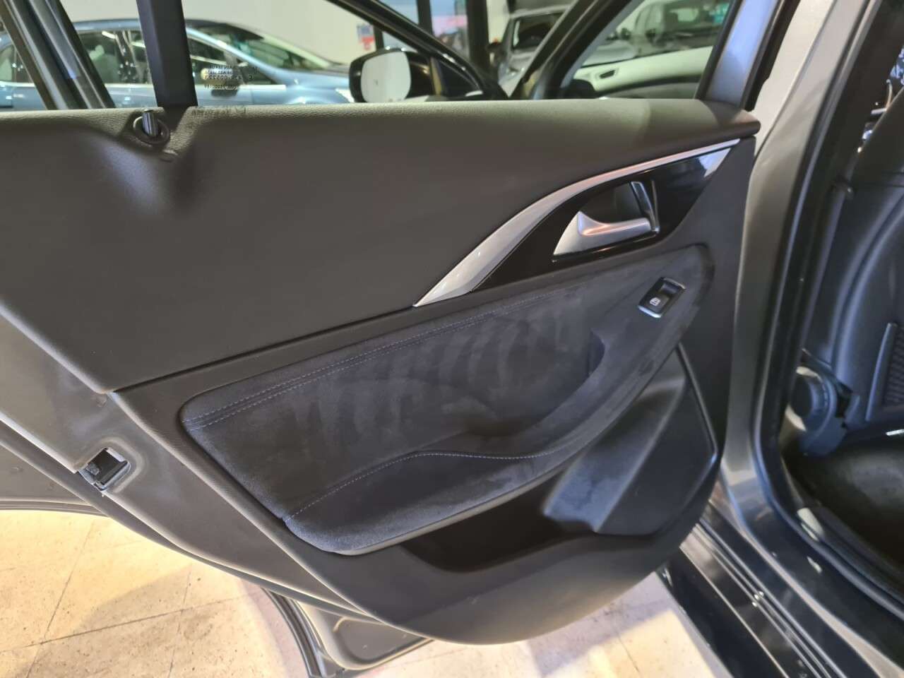 2017 INFINITI Q30 2017 INFINITI Q30