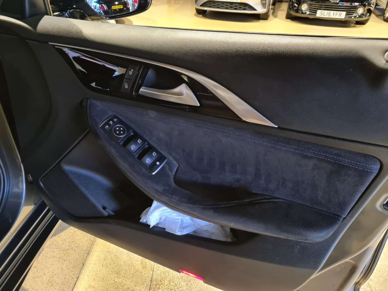 2017 INFINITI Q30 2017 INFINITI Q30