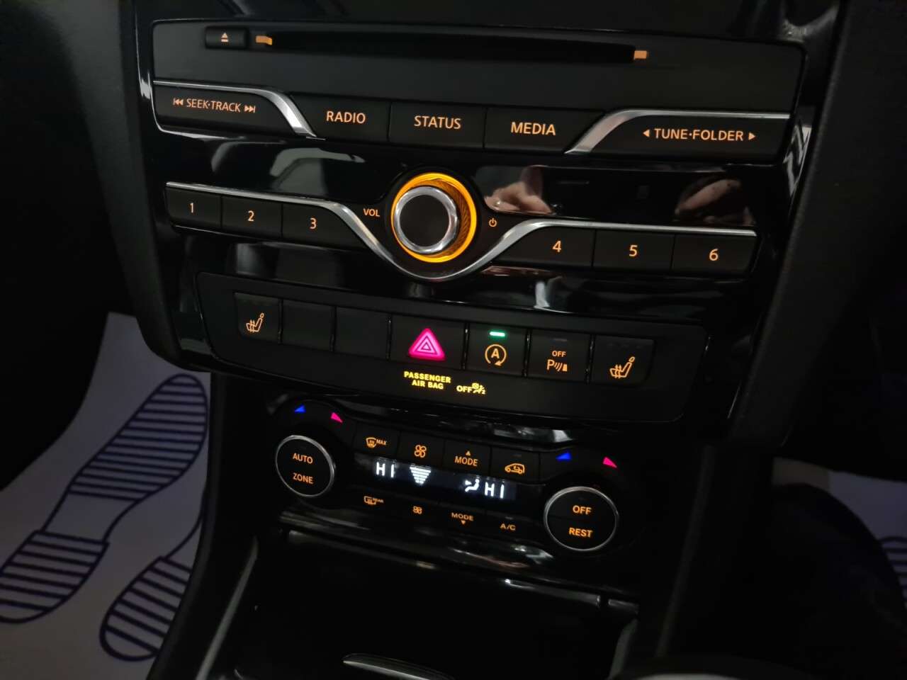 2017 INFINITI Q30 2017 INFINITI Q30