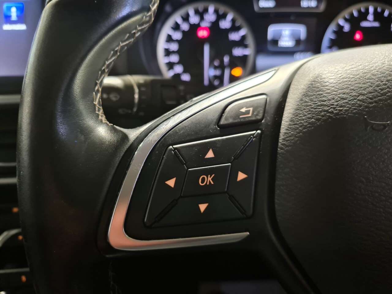 2017 INFINITI Q30 2017 INFINITI Q30