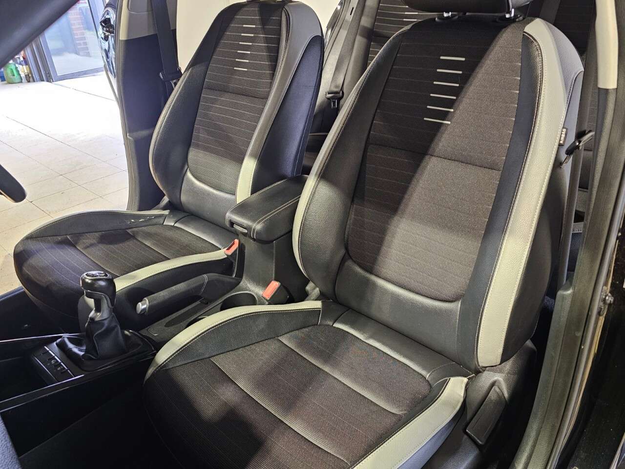 2018 KIA STONIC 2018 KIA STONIC