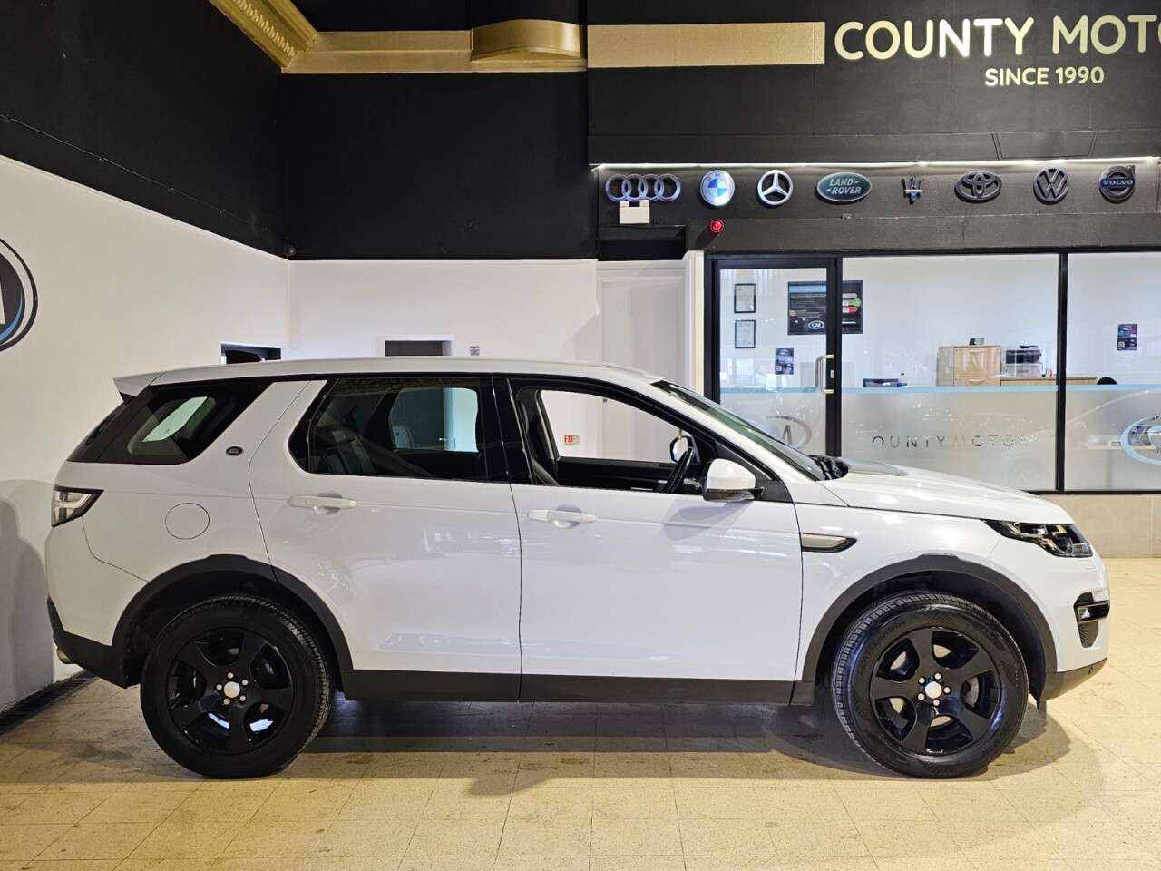 A 2017 LAND ROVER DISCOVERY SPORT 2.0 TD4 SE Tech SUV 5dr Diesel Manual 4WD Euro 6 (s/s) (5 Seat) (150 ps) Cl A 2017 LAND ROVER DISCOVERY SPORT 2.0 TD4 SE Tech SUV 5dr Diesel Manual 4WD Euro 6 (s/s) (5 Seat) (150 ps) Cl