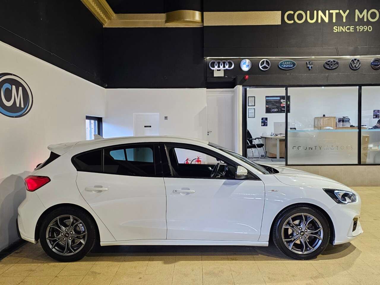 A 2018 FORD FOCUS 1.0T EcoBoost ST-Line Hatchback 5dr Petrol Manual Euro 6 (s/s) (125 ps) ST- A 2018 FORD FOCUS 1.0T EcoBoost ST-Line Hatchback 5dr Petrol Manual Euro 6 (s/s) (125 ps) ST-