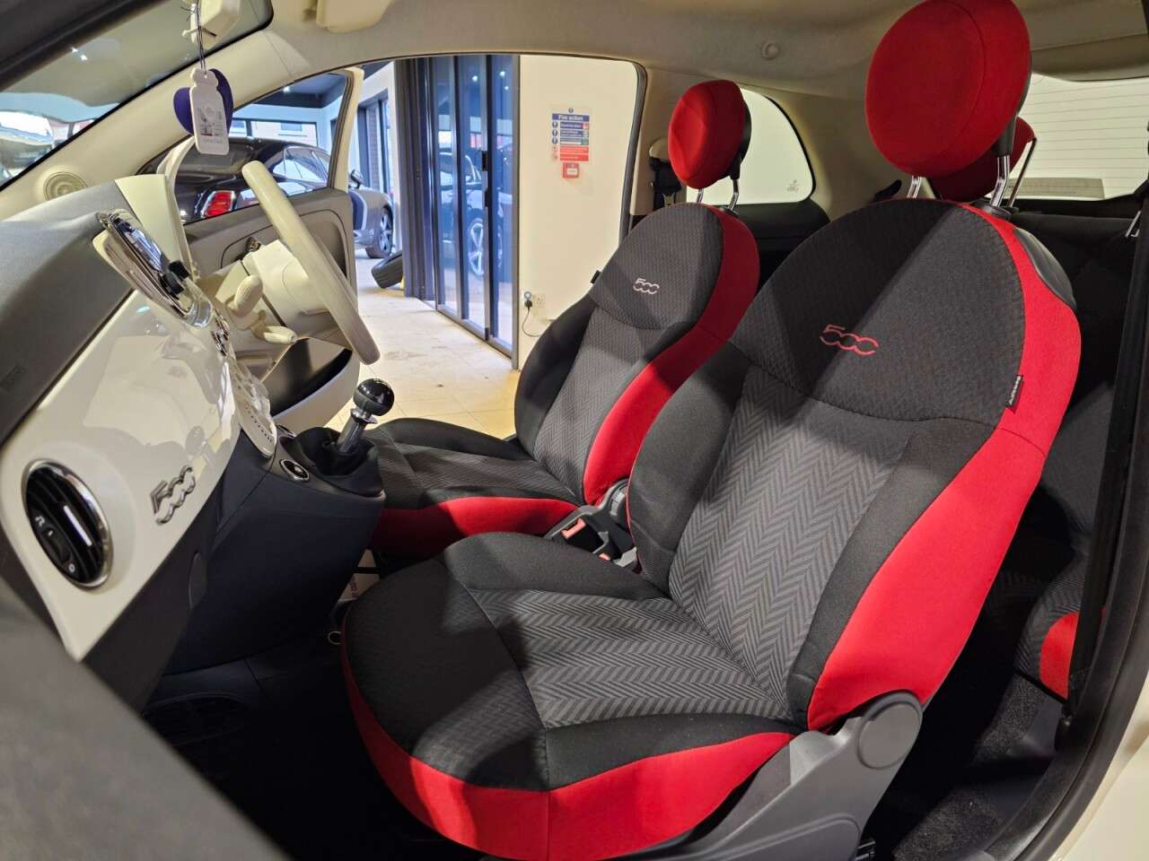 2017 FIAT 500 2017 FIAT 500