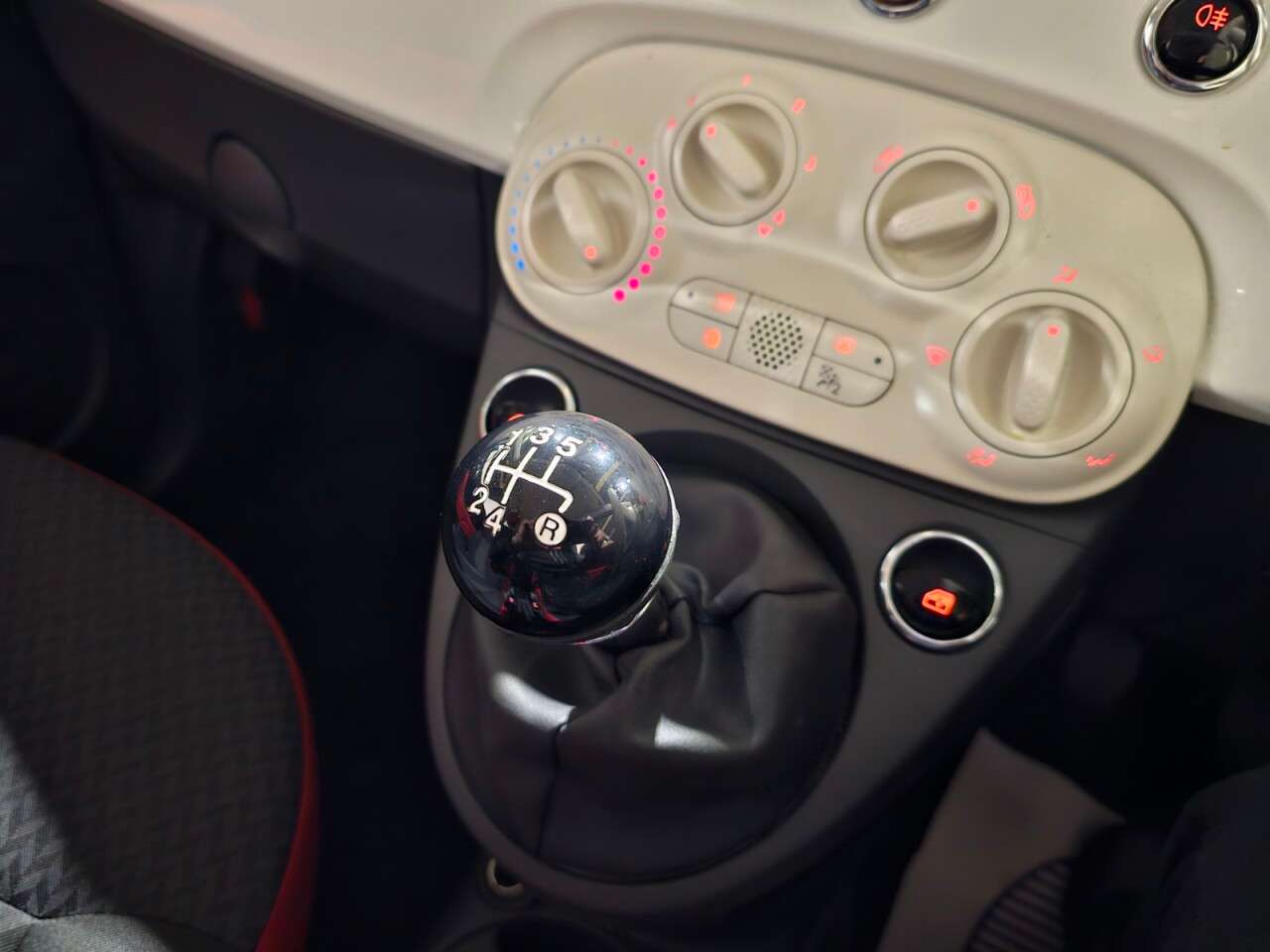 2017 FIAT 500 2017 FIAT 500