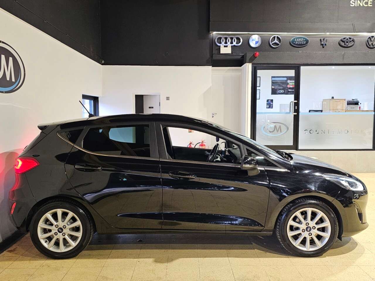 A 2017 FORD FIESTA 1.0T EcoBoost Titanium Hatchback 5dr Petrol Manual Euro 6 (s/s) (125 ps) Lo A 2017 FORD FIESTA 1.0T EcoBoost Titanium Hatchback 5dr Petrol Manual Euro 6 (s/s) (125 ps) Lo