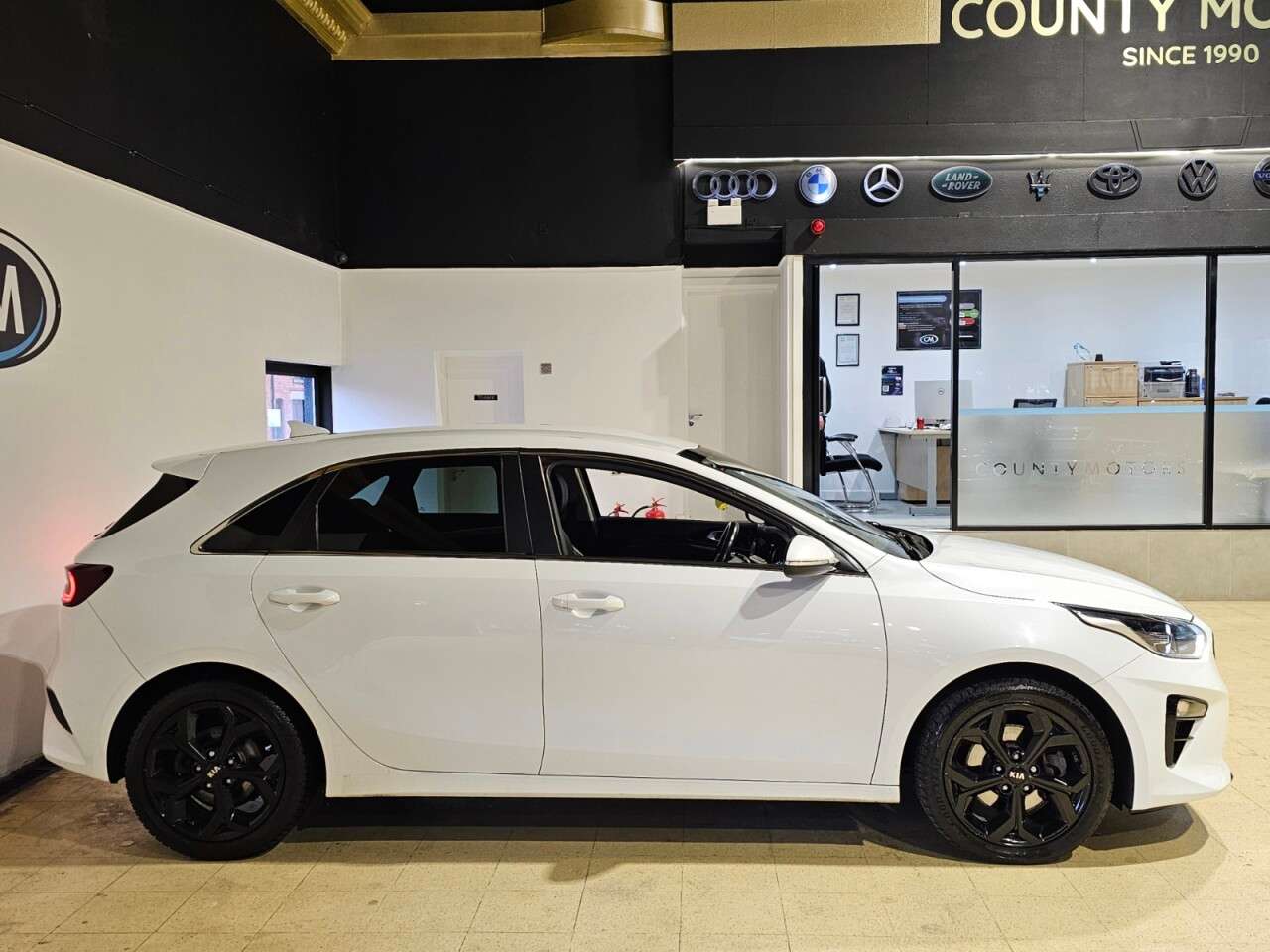 A 2019 KIA CEED 1.6 CRDi 3 Hatchback 5dr Diesel Manual Euro 6 (s/s) (114 bhp) Car play, Gre A 2019 KIA CEED 1.6 CRDi 3 Hatchback 5dr Diesel Manual Euro 6 (s/s) (114 bhp) Car play, Gre