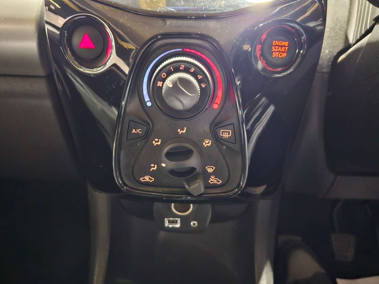 2017 PEUGEOT 108 2017 PEUGEOT 108