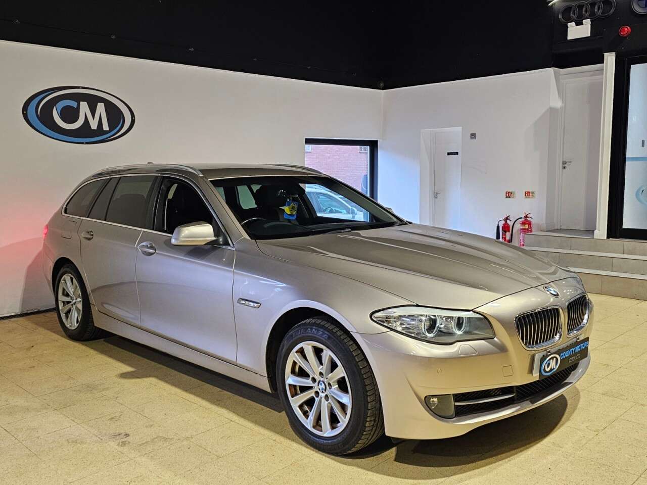 A 2011 BMW 5 SERIES 2.0 520d SE Touring 5dr Diesel Steptronic Euro 5 (s/s) (184 ps) Lots of pap A 2011 BMW 5 SERIES 2.0 520d SE Touring 5dr Diesel Steptronic Euro 5 (s/s) (184 ps) Lots of pap