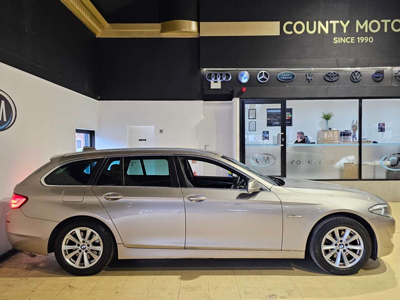 A 2011 BMW 5 SERIES 2.0 520d SE Touring 5dr Diesel Steptronic Euro 5 (s/s) (184 ps) Lots of pap A 2011 BMW 5 SERIES 2.0 520d SE Touring 5dr Diesel Steptronic Euro 5 (s/s) (184 ps) Lots of pap