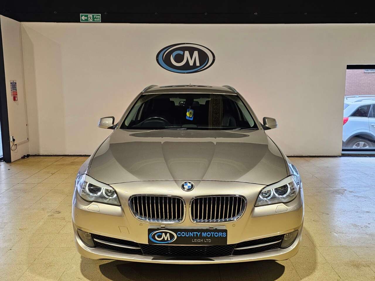 A 2011 BMW 5 SERIES 2.0 520d SE Touring 5dr Diesel Steptronic Euro 5 (s/s) (184 ps) Lots of pap A 2011 BMW 5 SERIES 2.0 520d SE Touring 5dr Diesel Steptronic Euro 5 (s/s) (184 ps) Lots of pap