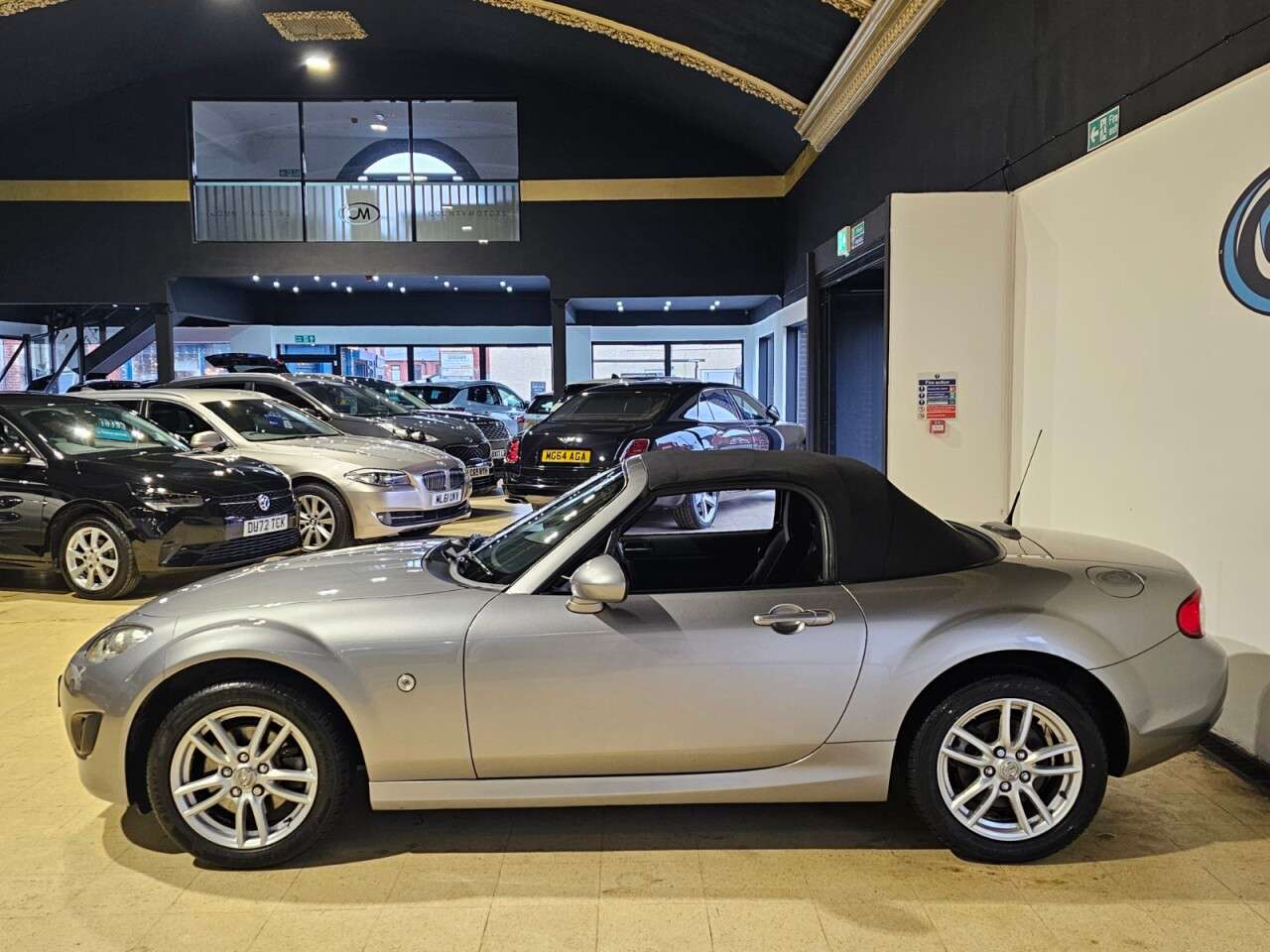 2010 MAZDA MX-5 2010 MAZDA MX-5