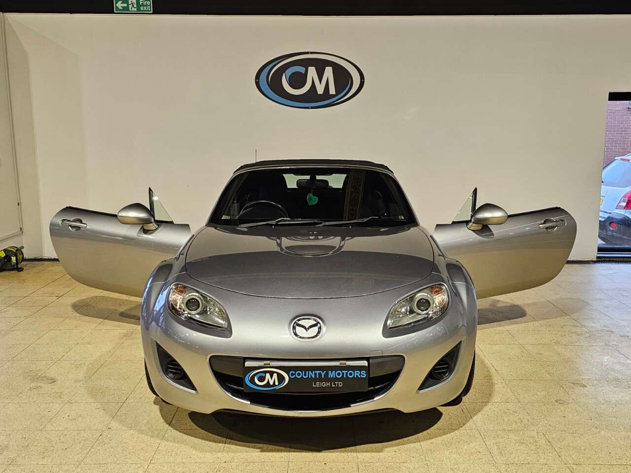 2010 MAZDA MX-5 2010 MAZDA MX-5