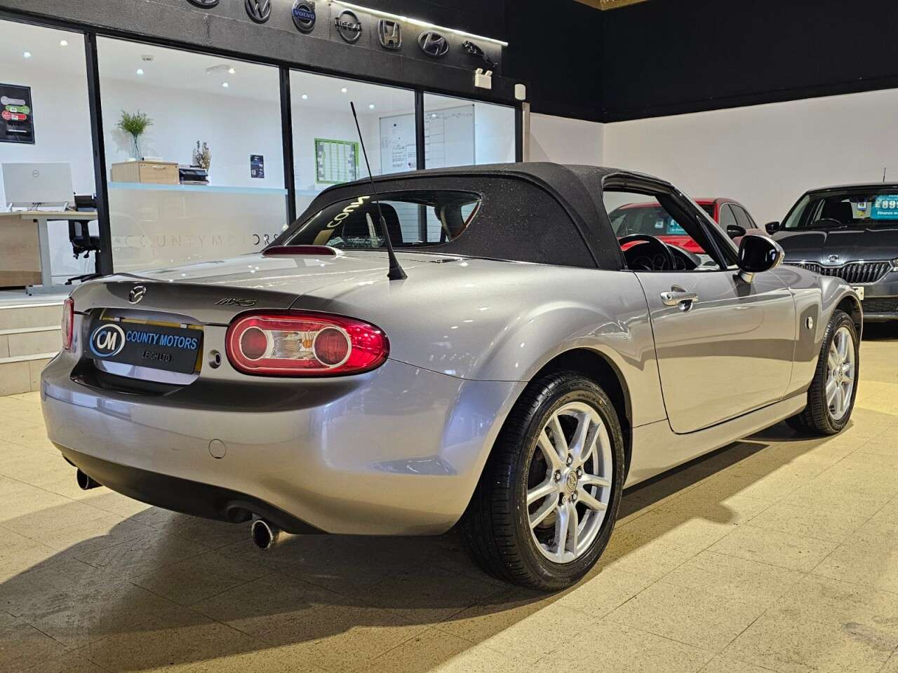 2010 MAZDA MX-5 2010 MAZDA MX-5