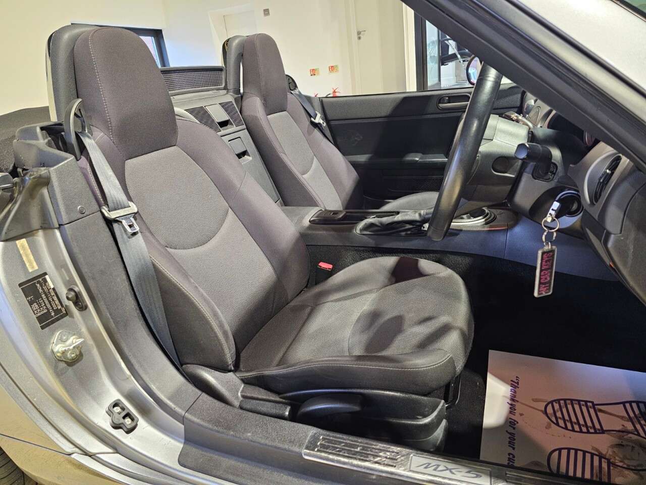 2010 MAZDA MX-5 2010 MAZDA MX-5