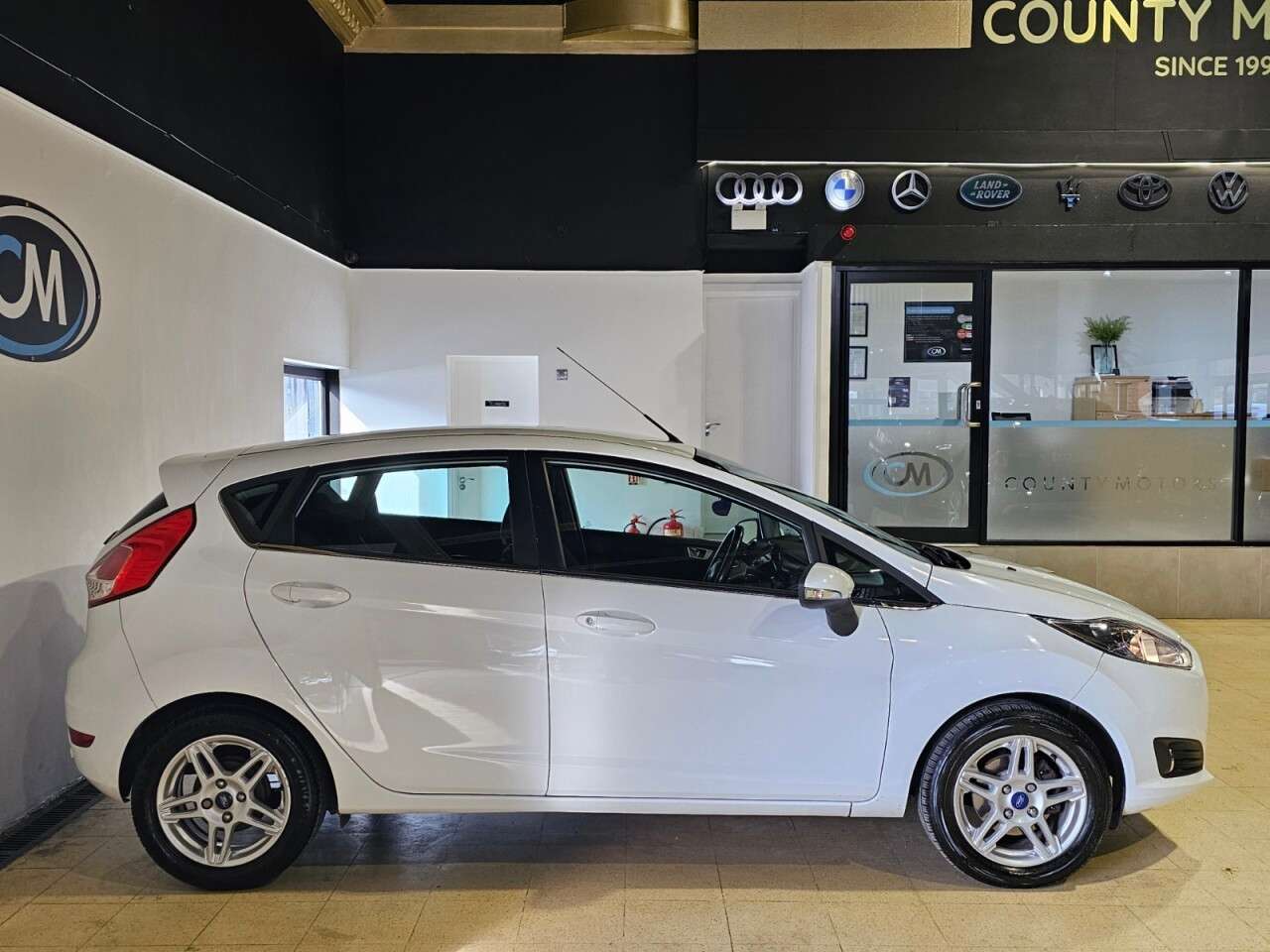 A 2013 FORD FIESTA 1.0 Zetec Hatchback 5dr Petrol Manual Euro 5 (s/s) (80 ps) Just serviced, T A 2013 FORD FIESTA 1.0 Zetec Hatchback 5dr Petrol Manual Euro 5 (s/s) (80 ps) Just serviced, T