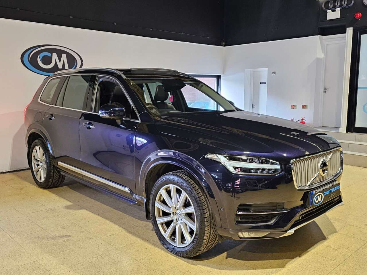 A 2015 VOLVO XC90 2.0 D5 Inscription SUV 5dr Diesel Geartronic 4WD Euro 6 (s/s) (225 ps) Two A 2015 VOLVO XC90 2.0 D5 Inscription SUV 5dr Diesel Geartronic 4WD Euro 6 (s/s) (225 ps) Two
