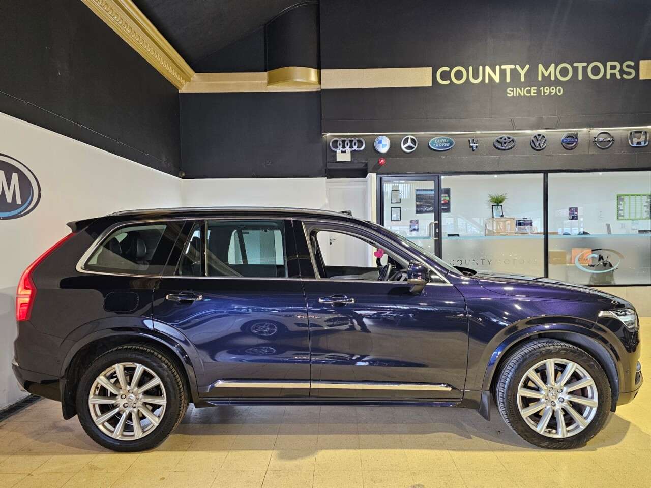 A 2015 VOLVO XC90 2.0 D5 Inscription SUV 5dr Diesel Geartronic 4WD Euro 6 (s/s) (225 ps) Two A 2015 VOLVO XC90 2.0 D5 Inscription SUV 5dr Diesel Geartronic 4WD Euro 6 (s/s) (225 ps) Two