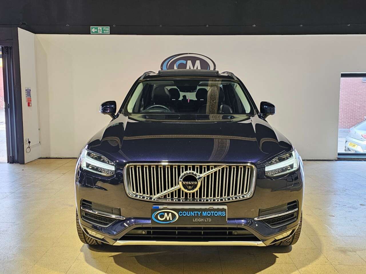 A 2015 VOLVO XC90 2.0 D5 Inscription SUV 5dr Diesel Geartronic 4WD Euro 6 (s/s) (225 ps) Two A 2015 VOLVO XC90 2.0 D5 Inscription SUV 5dr Diesel Geartronic 4WD Euro 6 (s/s) (225 ps) Two