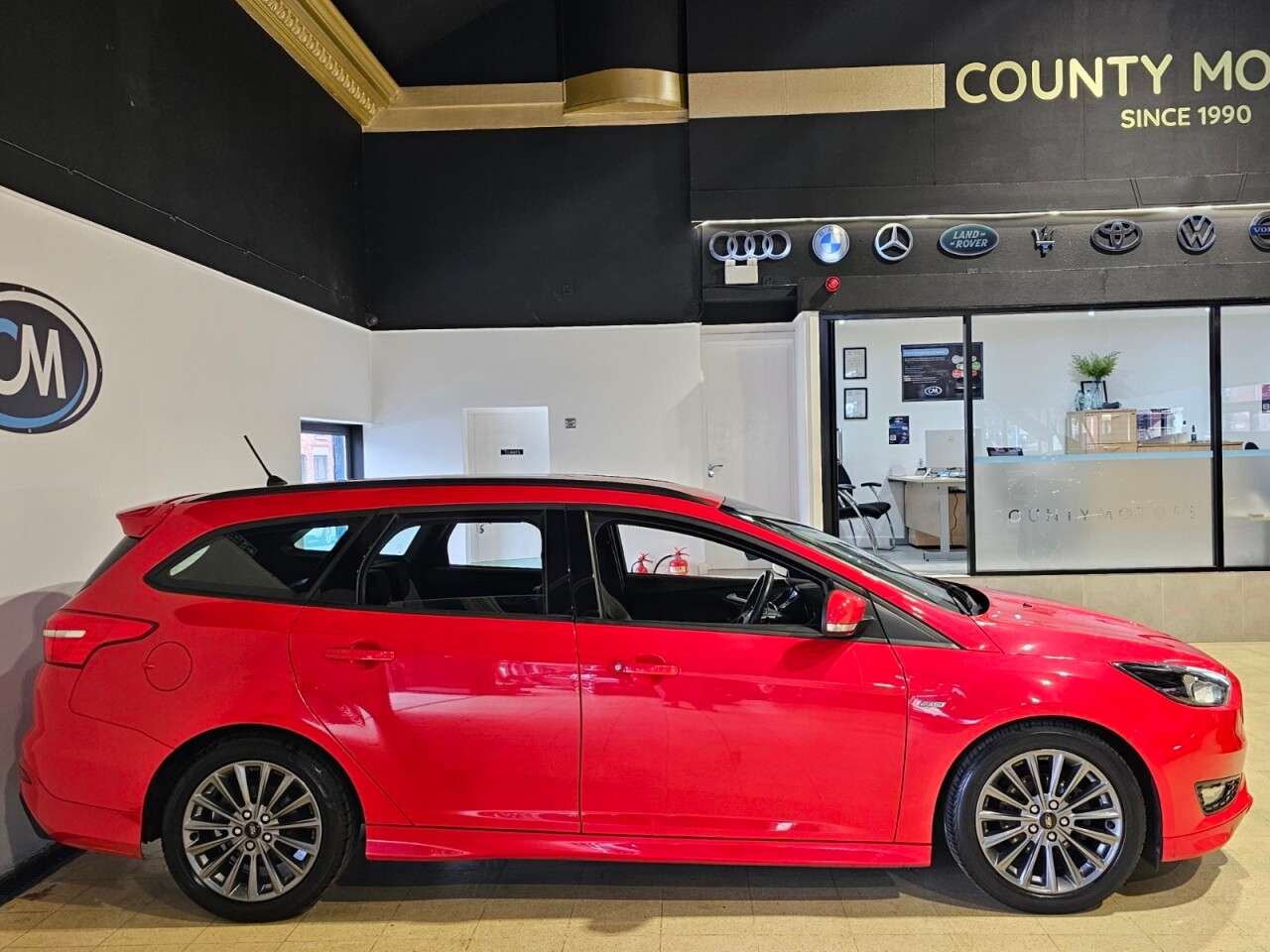 A 2017 FORD FOCUS 1.0T EcoBoost ST-Line Estate 5dr Petrol Auto Euro 6 (s/s) (125 ps) Two owne A 2017 FORD FOCUS 1.0T EcoBoost ST-Line Estate 5dr Petrol Auto Euro 6 (s/s) (125 ps) Two owne