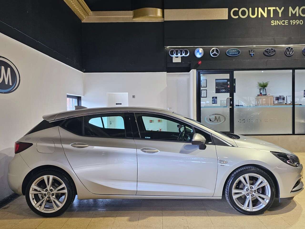 A 2016 VAUXHALL ASTRA 1.4i Turbo SRi Nav Hatchback 5dr Petrol Manual Euro 6 (150 ps) Only two own A 2016 VAUXHALL ASTRA 1.4i Turbo SRi Nav Hatchback 5dr Petrol Manual Euro 6 (150 ps) Only two own