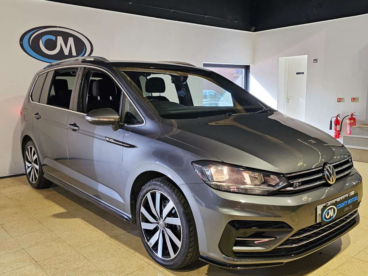 A 2019 VOLKSWAGEN TOURAN 1.5 TSI EVO R-Line MPV 5dr Petrol DSG Euro 6 (s/s) (150 ps) 1 Owner, Fresh A 2019 VOLKSWAGEN TOURAN 1.5 TSI EVO R-Line MPV 5dr Petrol DSG Euro 6 (s/s) (150 ps) 1 Owner, Fresh