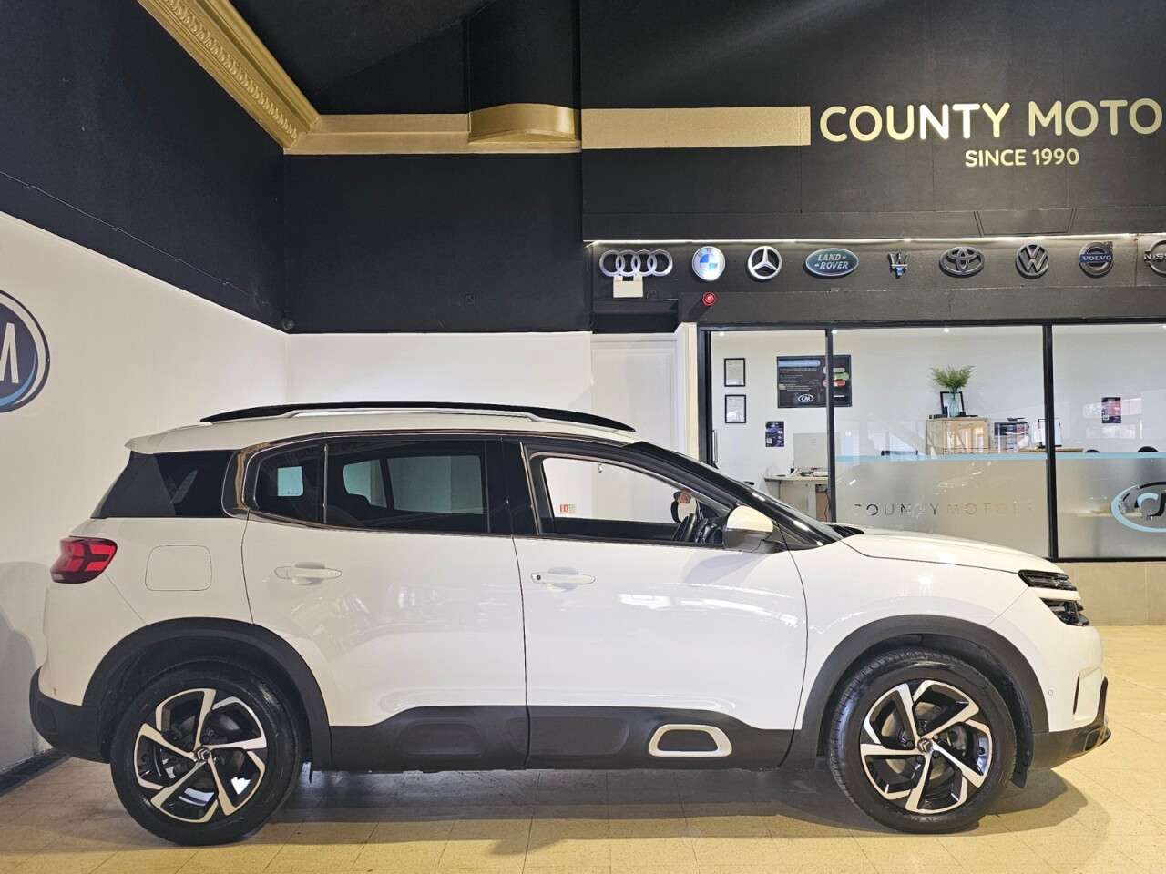 A 2021 CITROEN C5 AIRCROSS 1.5 BlueHDi Shine SUV 5dr Diesel Manual Euro 6 (s/s) (130 ps) 1 Owner from A 2021 CITROEN C5 AIRCROSS 1.5 BlueHDi Shine SUV 5dr Diesel Manual Euro 6 (s/s) (130 ps) 1 Owner from