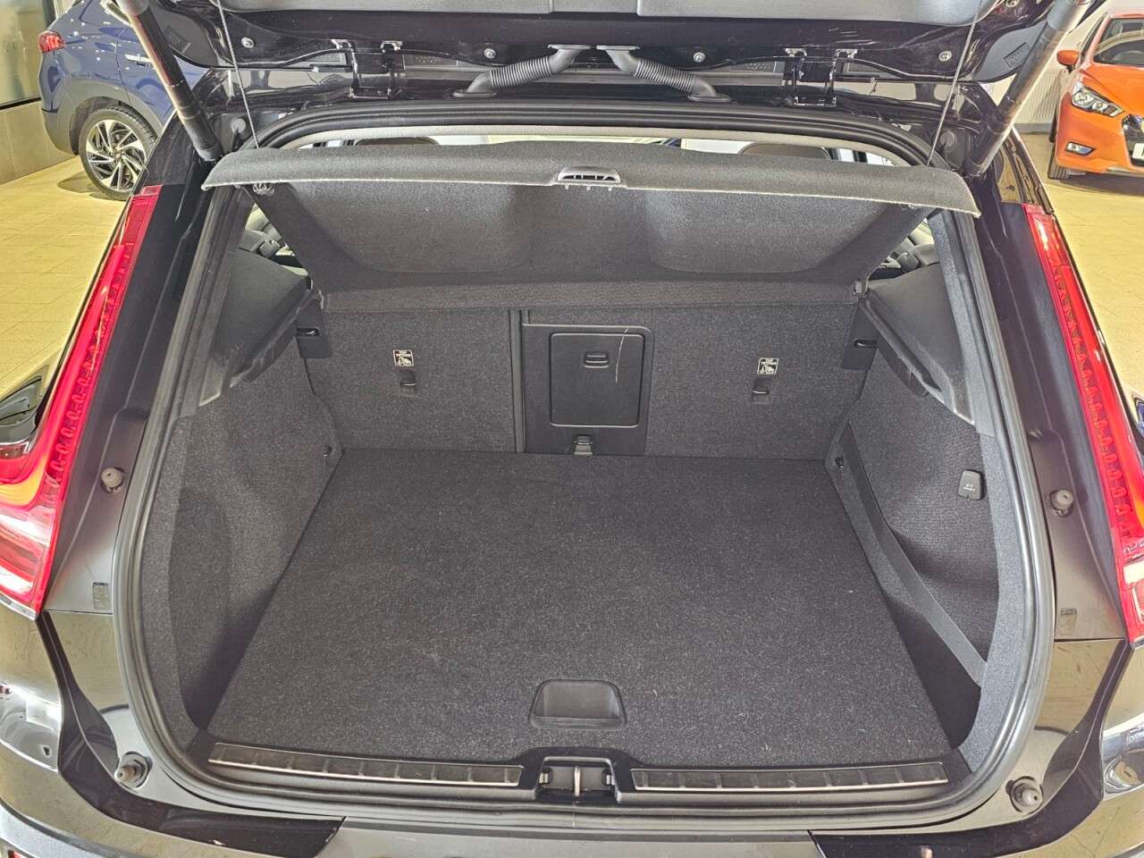 2020 VOLVO XC40 2020 VOLVO XC40