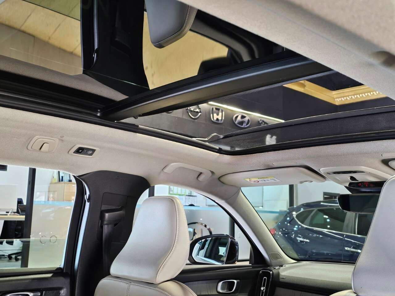 2020 VOLVO XC40 2020 VOLVO XC40