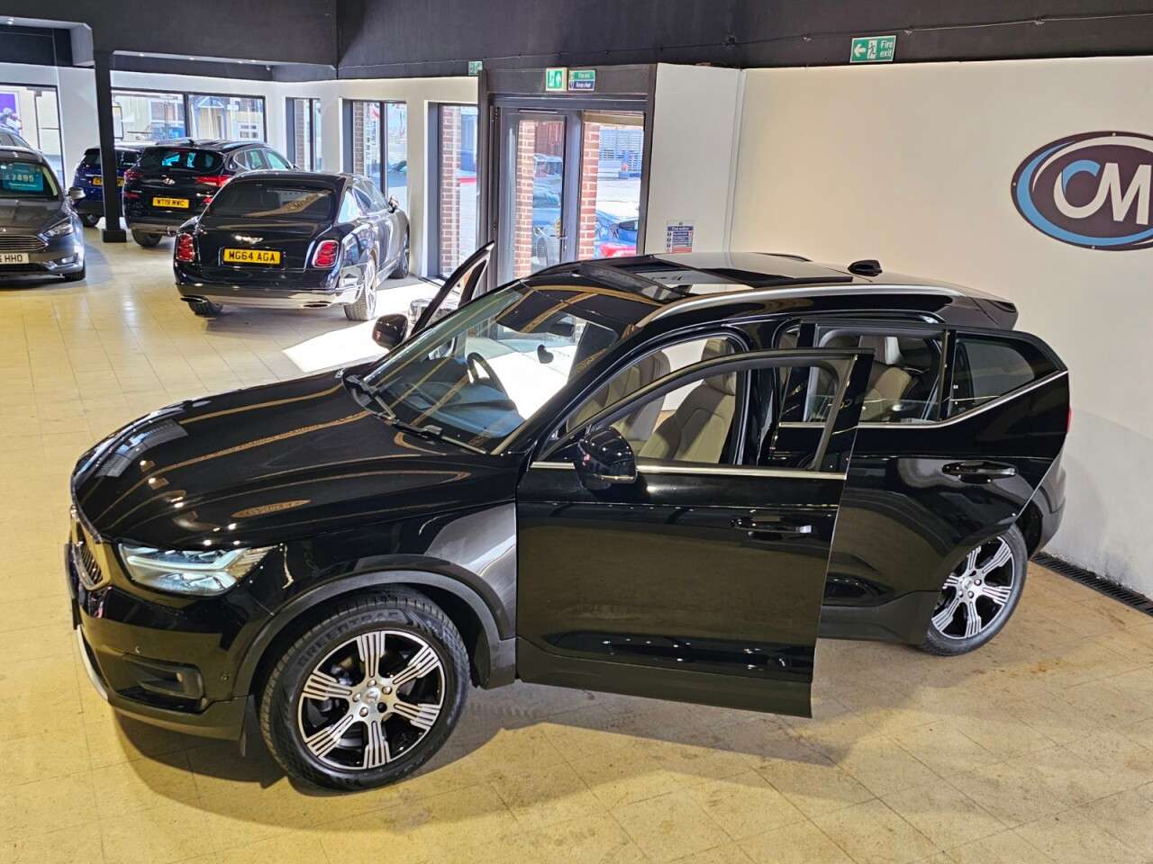 2020 VOLVO XC40 2020 VOLVO XC40