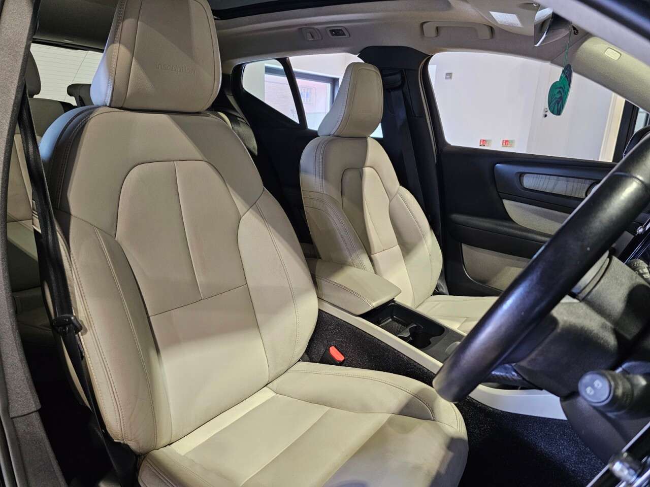 2020 VOLVO XC40 2020 VOLVO XC40