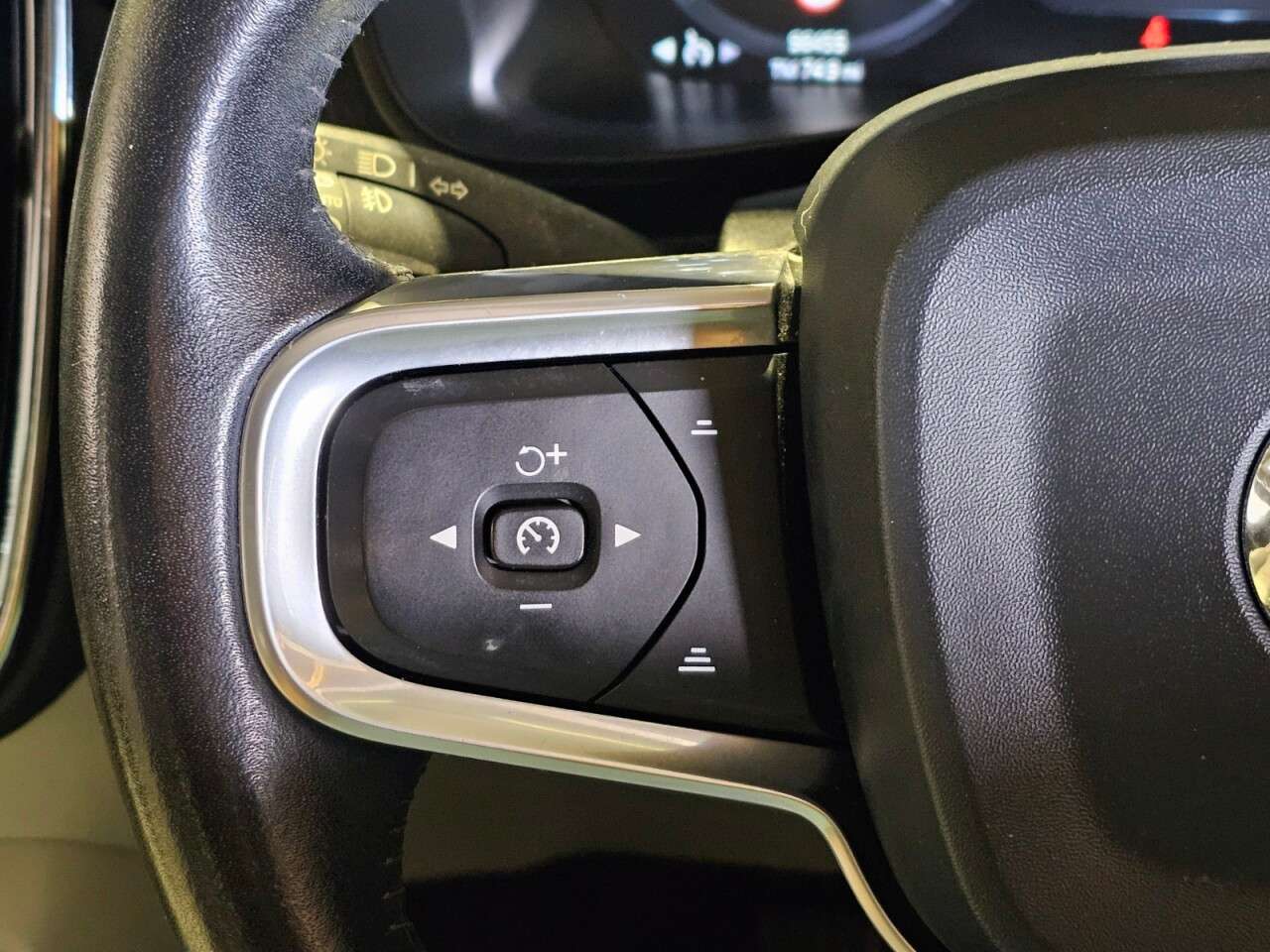 2020 VOLVO XC40 2020 VOLVO XC40