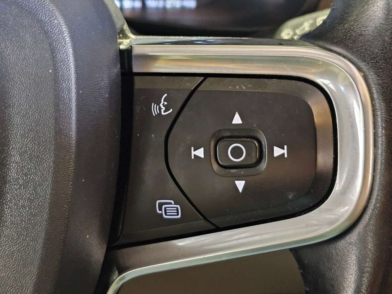 2020 VOLVO XC40 2020 VOLVO XC40