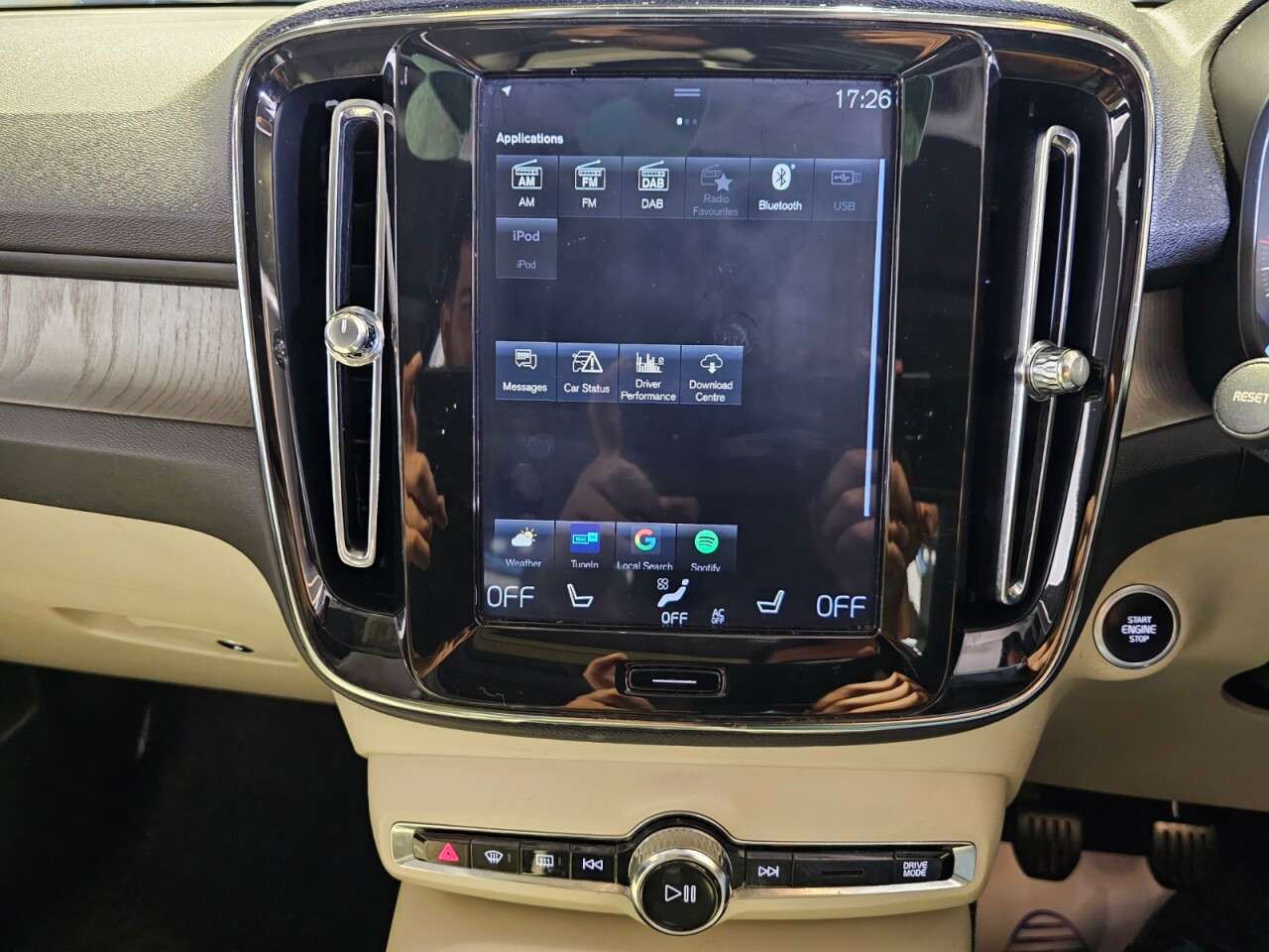 2020 VOLVO XC40 2020 VOLVO XC40