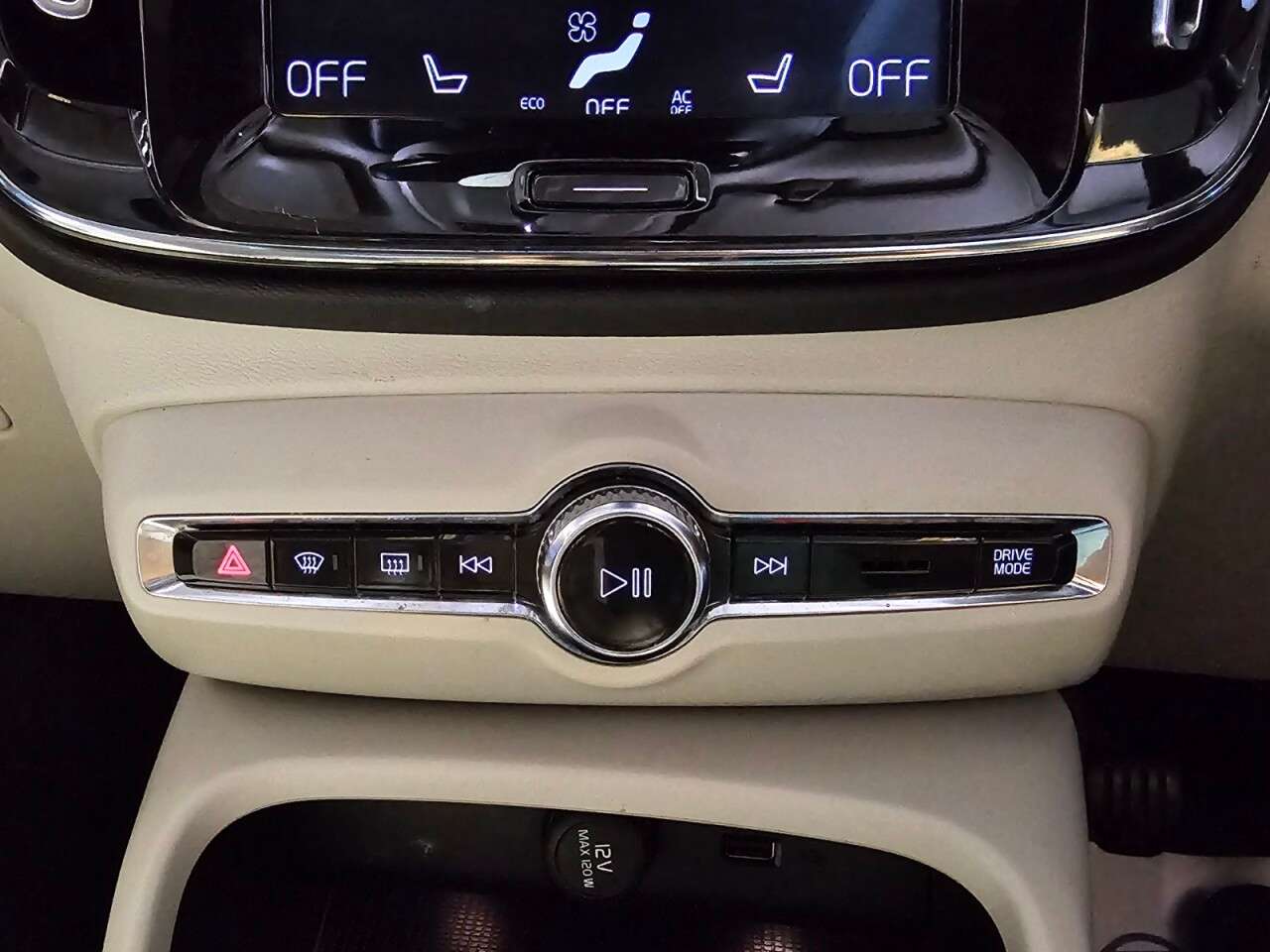 2020 VOLVO XC40 2020 VOLVO XC40