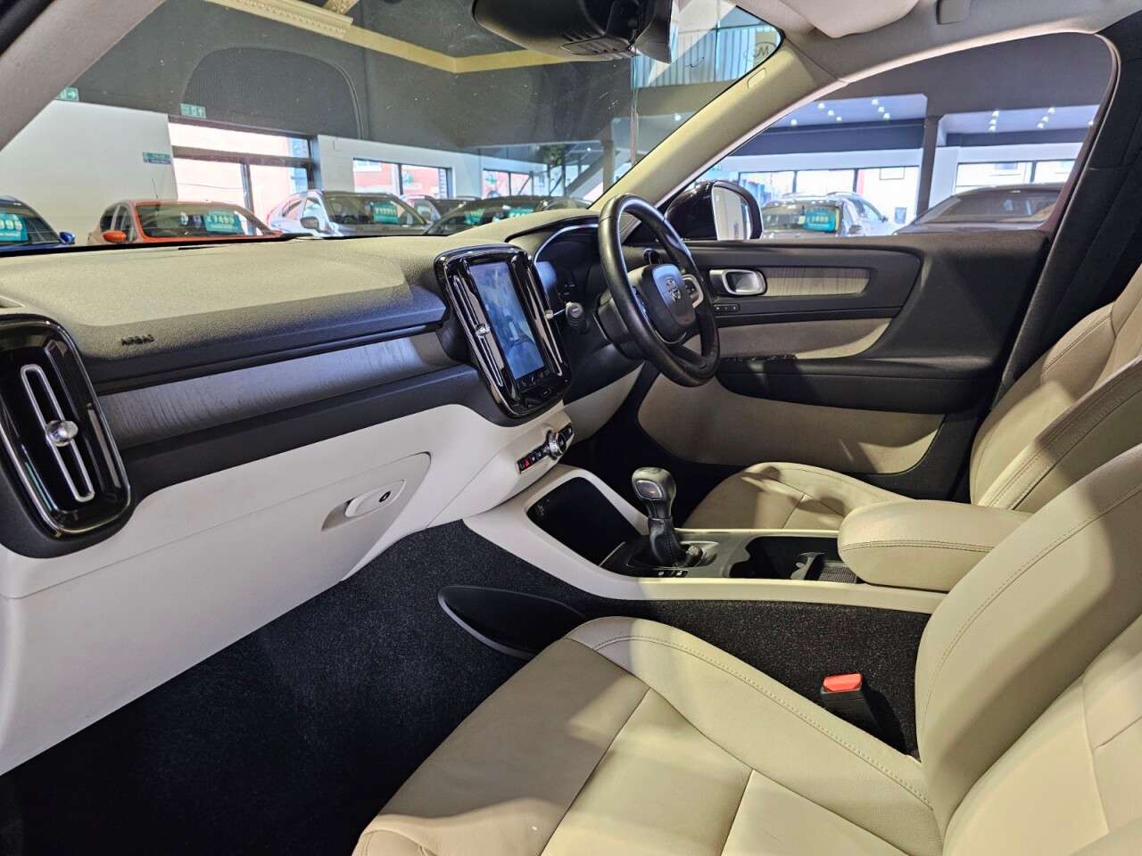 2020 VOLVO XC40 2020 VOLVO XC40