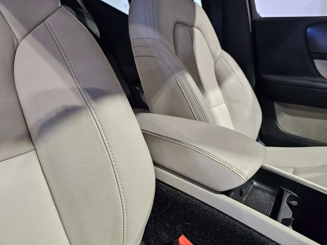 2020 VOLVO XC40 2020 VOLVO XC40