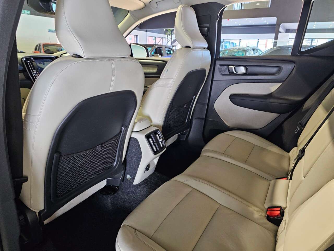 2020 VOLVO XC40 2020 VOLVO XC40
