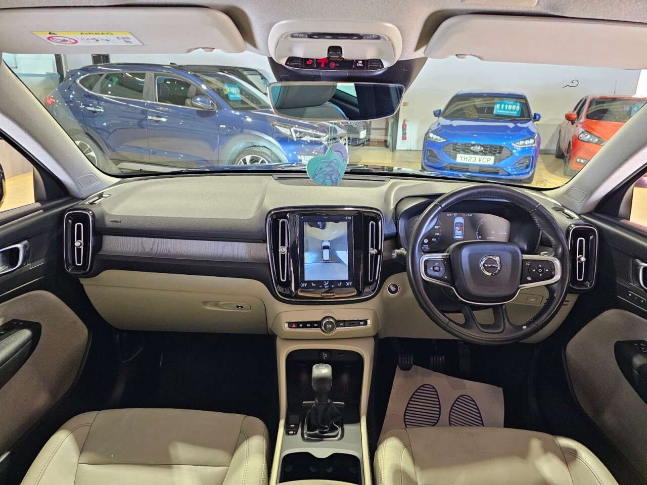 2020 VOLVO XC40 2020 VOLVO XC40