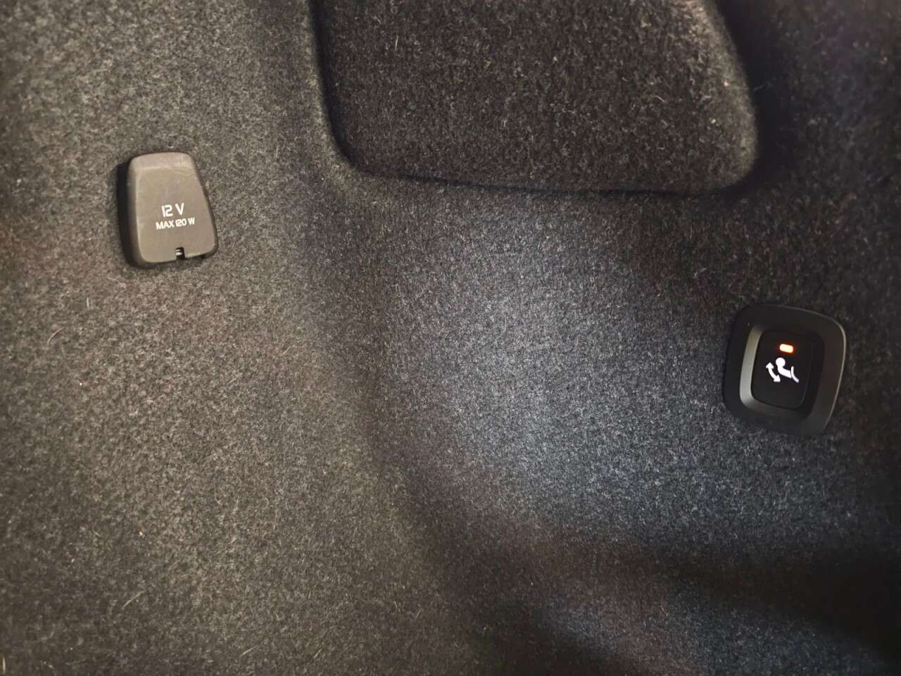 2020 VOLVO XC40 2020 VOLVO XC40