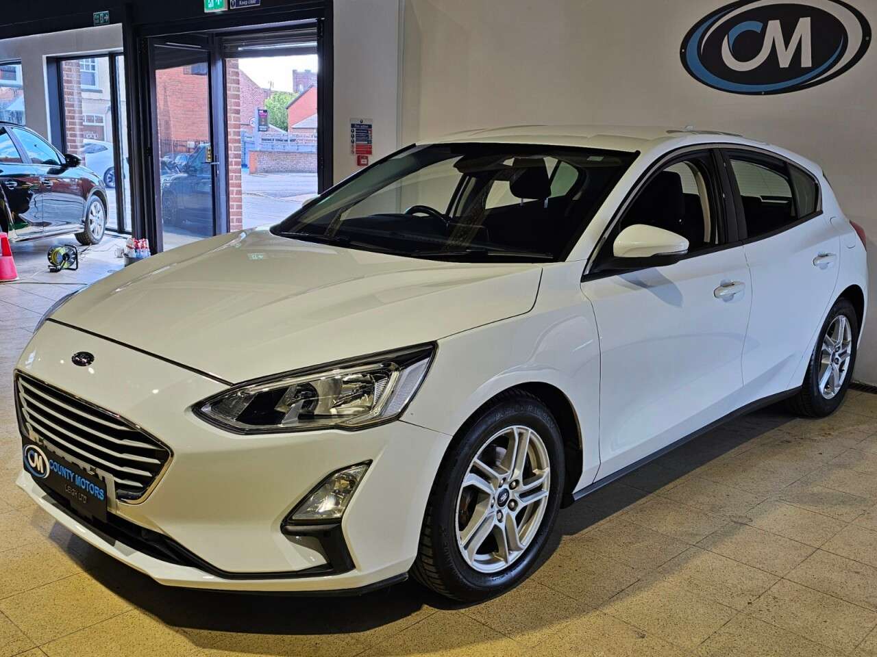 A 2019 FORD FOCUS 1.0T EcoBoost Zetec Hatchback 5dr Petrol Auto Euro 6 (s/s) (125 ps) * Long A 2019 FORD FOCUS 1.0T EcoBoost Zetec Hatchback 5dr Petrol Auto Euro 6 (s/s) (125 ps) * Long